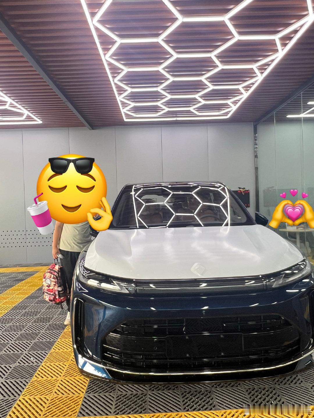 喜提华境S，开启新的旅途！实车颜值出众，六座空间宽敞舒适，鸿蒙座舱操作丝滑。期待体验华为乾崑智驾，往后一路平安，奔赴每一场美好出行。#华境s##我与华境一见倾心# ​
