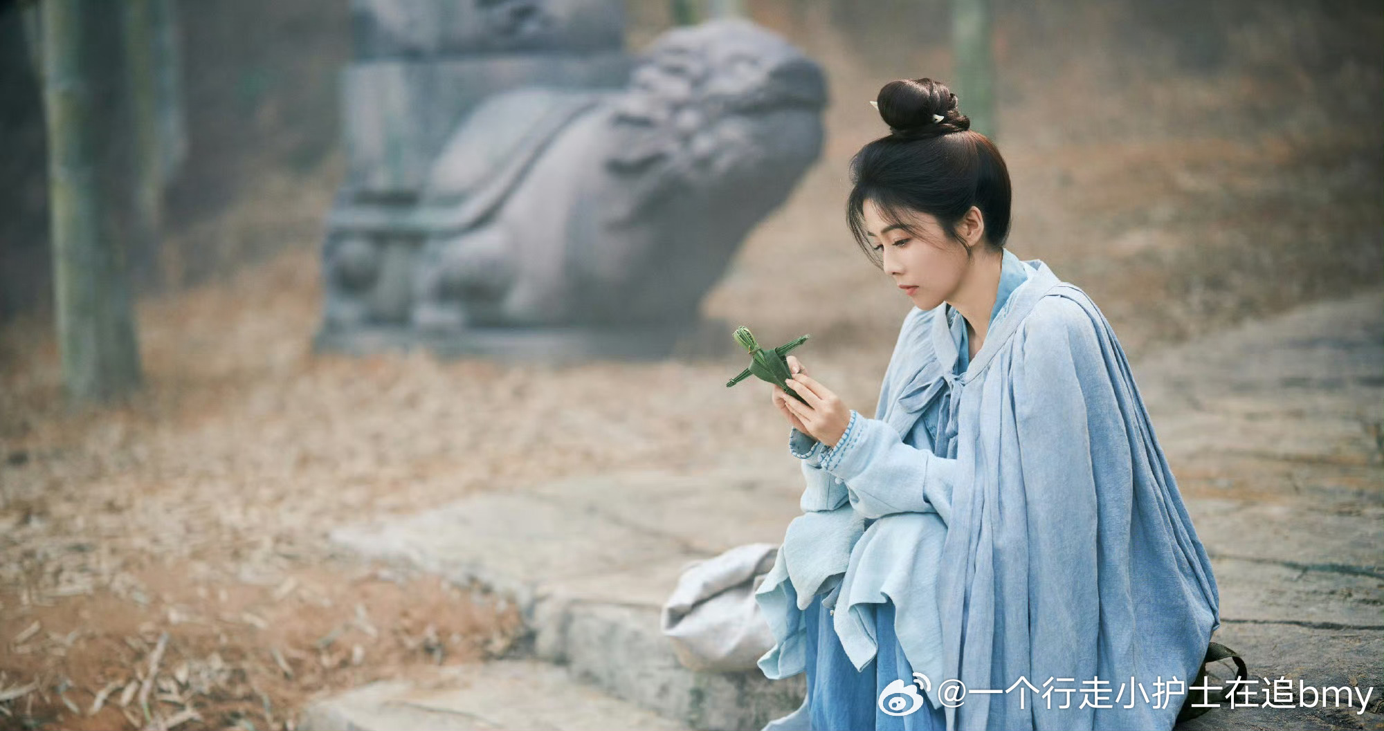 [超话] 🦌🦌  🩵🩵🩵碎玉为刃，织雾成甲。温润釉色下，藏在...