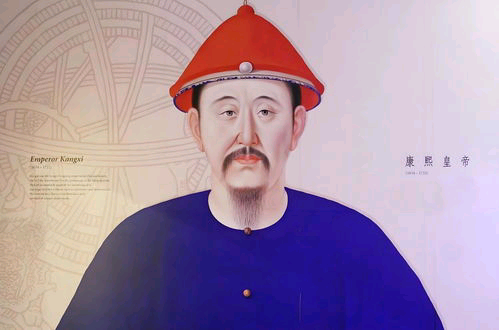 千古一帝康熙到底有多能生？子孙数量曝光，结局让人唏嘘
 
很多人只知道康熙是千古一帝，在位61年，平三藩、收台湾、拒沙俄，文治武功冠绝清朝。
 
但很少有人知道，康熙还有一项隐藏世界纪录，碾压历朝历代所有帝王，堪称清朝皇室“生育天花板”！
 
全网一直有个疑问：康熙一辈子到底留下了多少子孙？
 
说