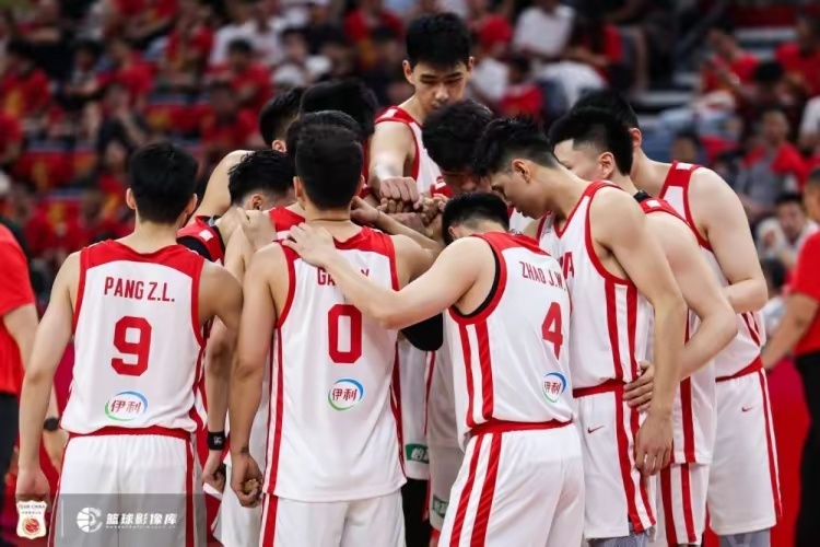 🏀中国男篮力克澳大利亚 王俊杰23+6&连拿关键5分 崔永熙12分直...