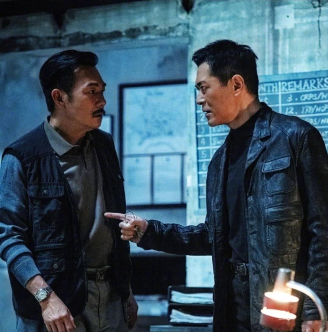 代價

在電影《偵戰》中，
任達華的對白「人命總會有個價」，
與我的一句「免費嘅嘢係最貴」對白，
正正是一種暗示，
當中的命案背後還藏着一場交易，
每個人都要付出代價。
大家喜歡這種推理查案的題材嗎？ ​