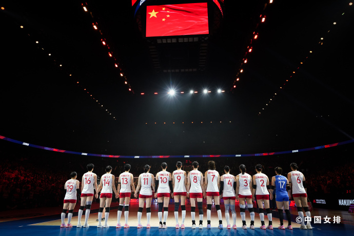 中国女排以3-2（25-27、25-23、18-25、25-20、1...