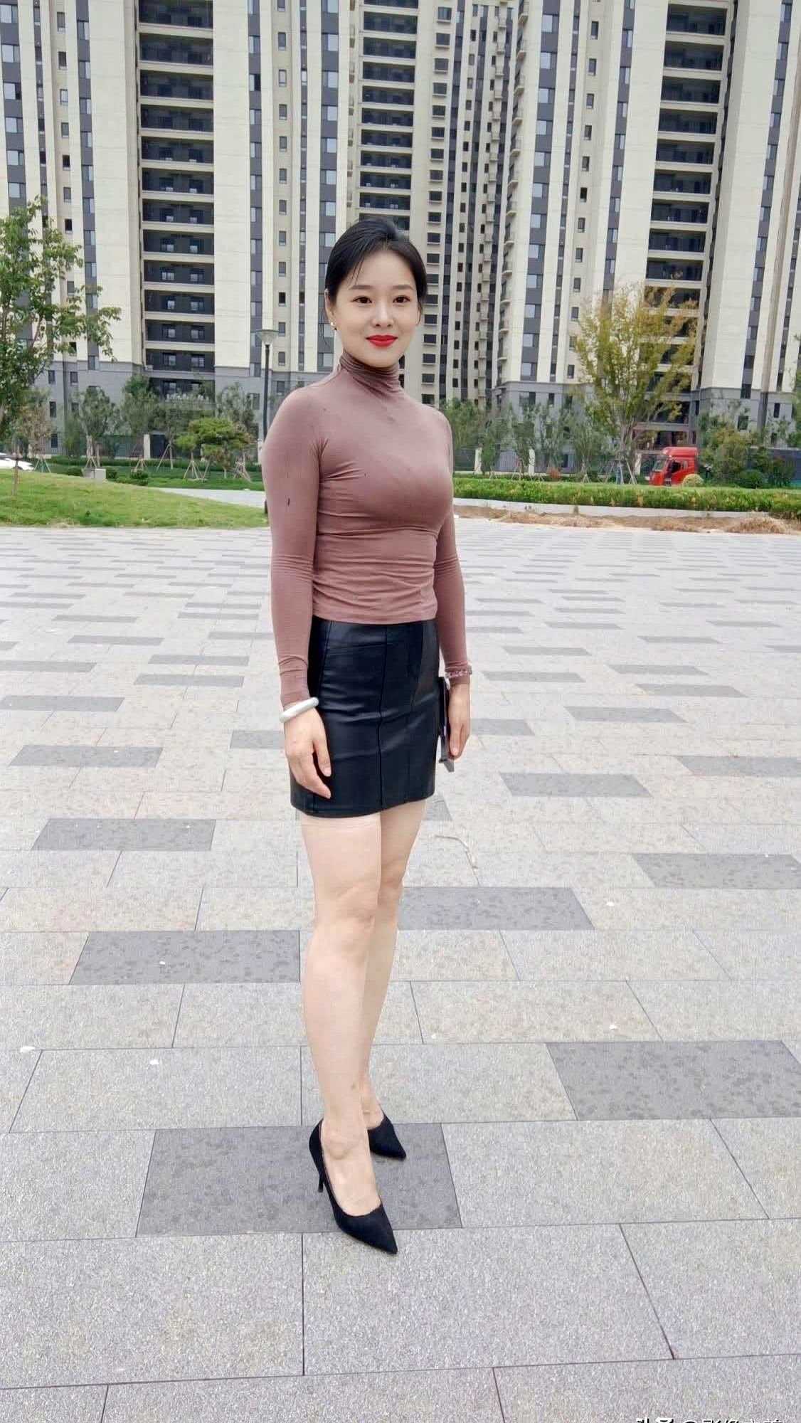 姐妹们，今天必须分享一套让我心动到炸裂的穿搭！  上周去市中心办事，看...