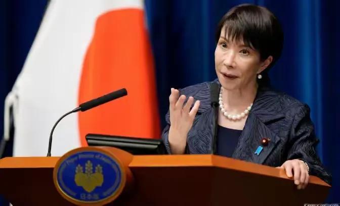 中国代表团访问南千岛群岛，高市早苗扬言：将作出回应

中国老板们去南千岛群岛看项目了，日本那边坐不住了。

13日，俄罗斯萨哈林州说，黑龙江企业团去了伊图鲁普岛。

岛上归俄罗斯管。

大家坐下来聊海产品养殖，聊旅游，聊怎么一起挣钱。

中方企业想去投资，想跟当地公司搭伙干。

这事儿为啥带劲？