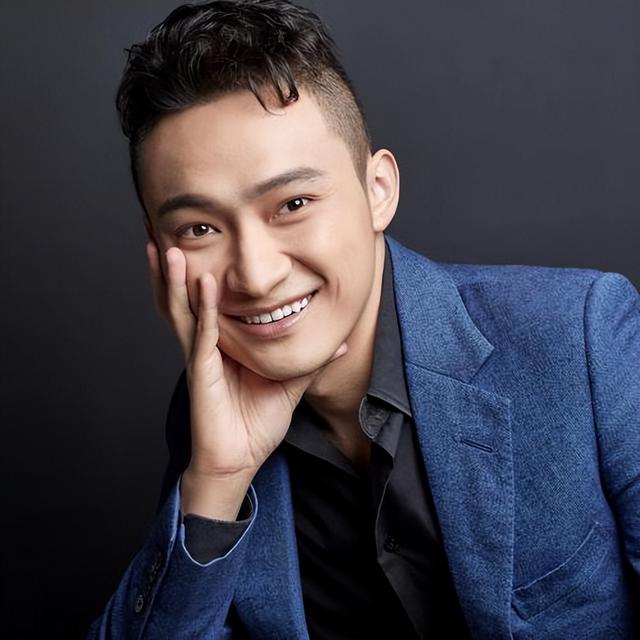景甜与孙宇晨的三千万财产纠纷持续发酵，舆论热度居高不下，这场风波里，真正被无端拖累的受害者，从来不是过往被热议的张继科，而是今年三十三岁、依旧单身的张彬彬。
 
这场风波的起因，是孙宇晨一纸诉状，将景甜及其家人告上法庭，索要交往期间的大额款项。与此同时他发布长篇个人动态，掺杂真假细节，曝光大量私人交