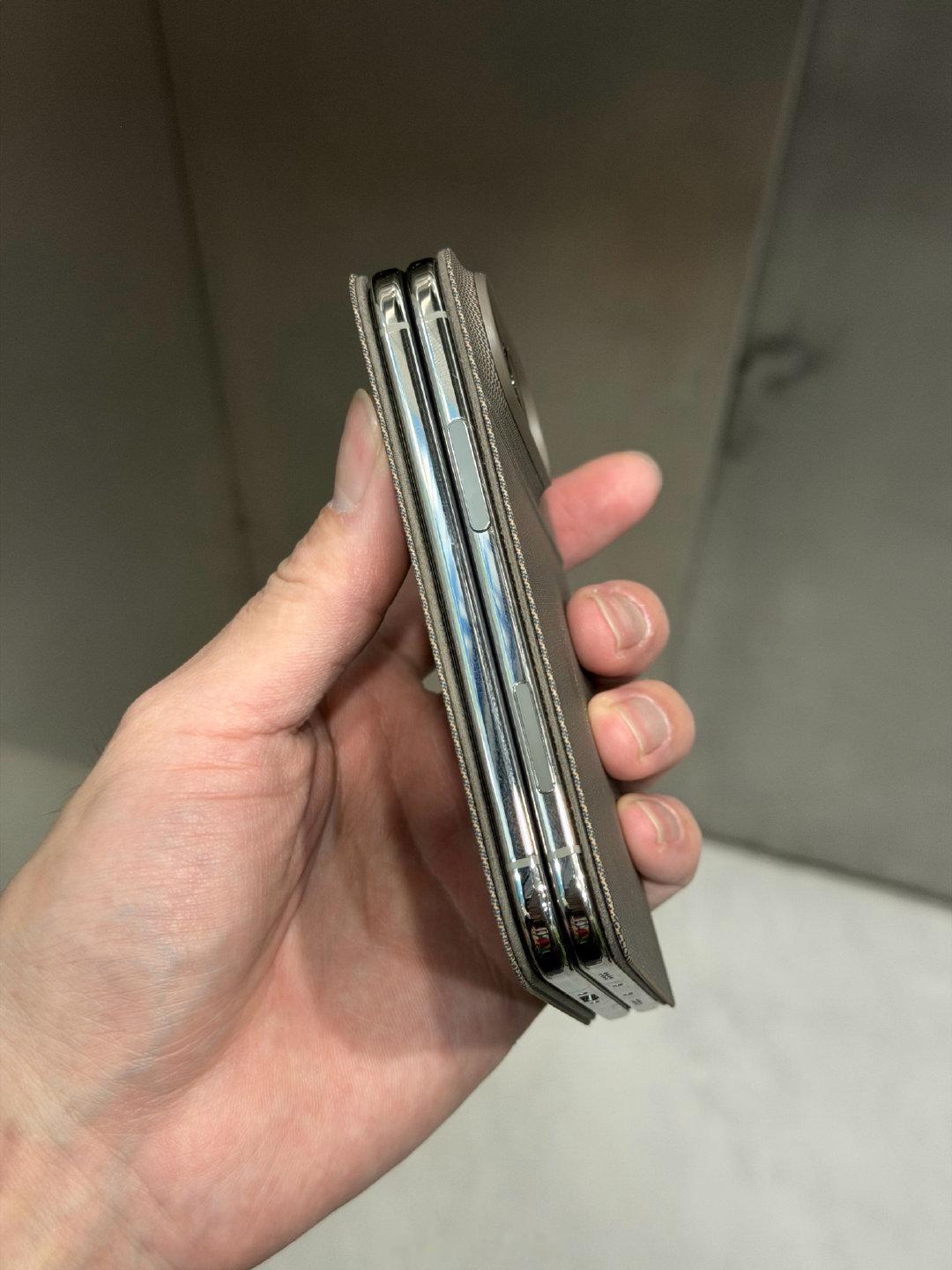 一坨铁放口袋  310g[允悲]  裤带得系好了 ​