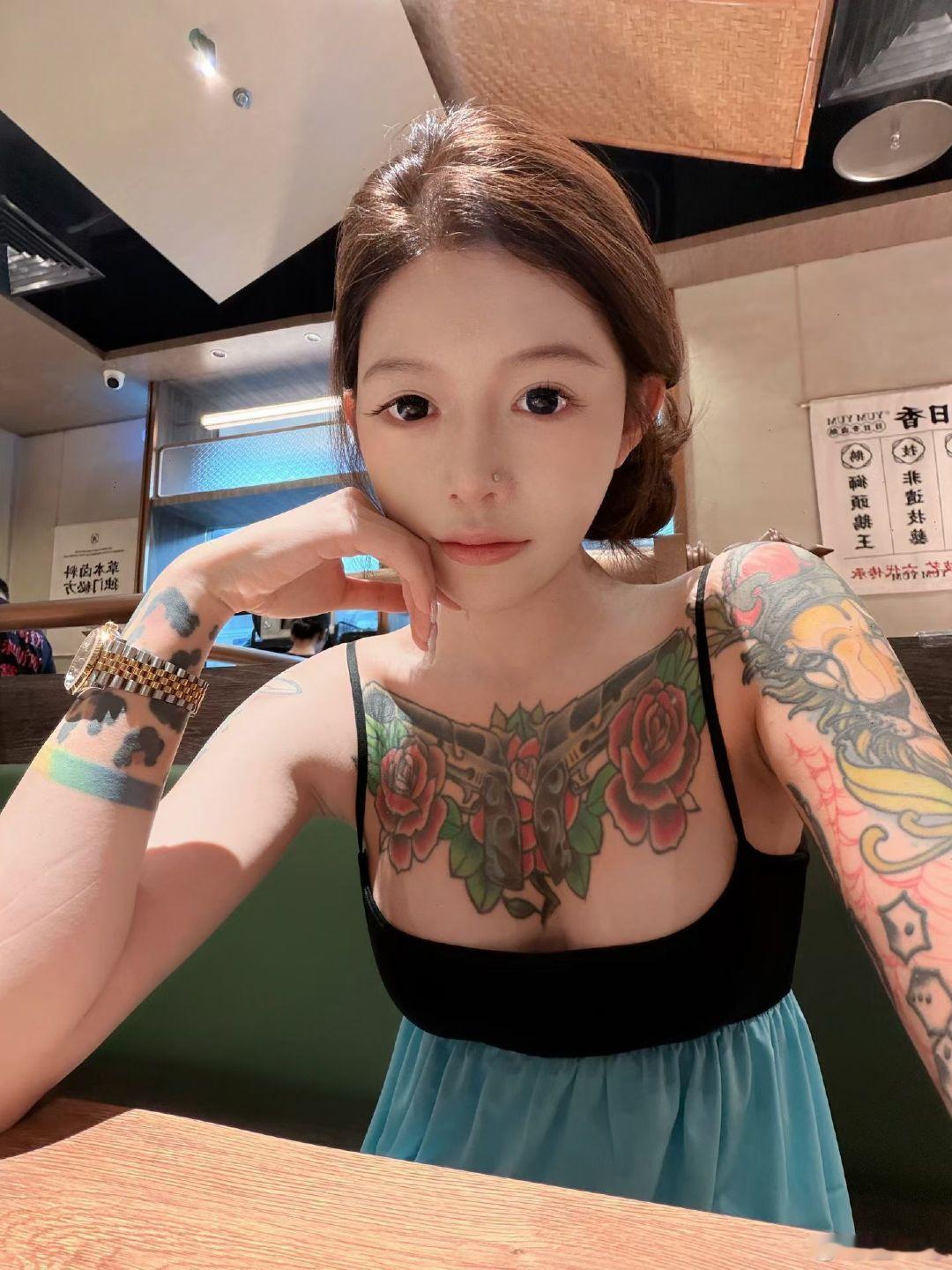 中东局势持续发酵，全球超大型油轮资源紧缺，掀起买船潮。
长距离原油运输需求爆发，两大方向受益：
①油运企业，运费上涨直接增厚利润；
②船舶制造，船东集中下单，船厂订单大增。
地缘行情波动剧烈，仅作行业信息参考，不构成投资建议。 ​