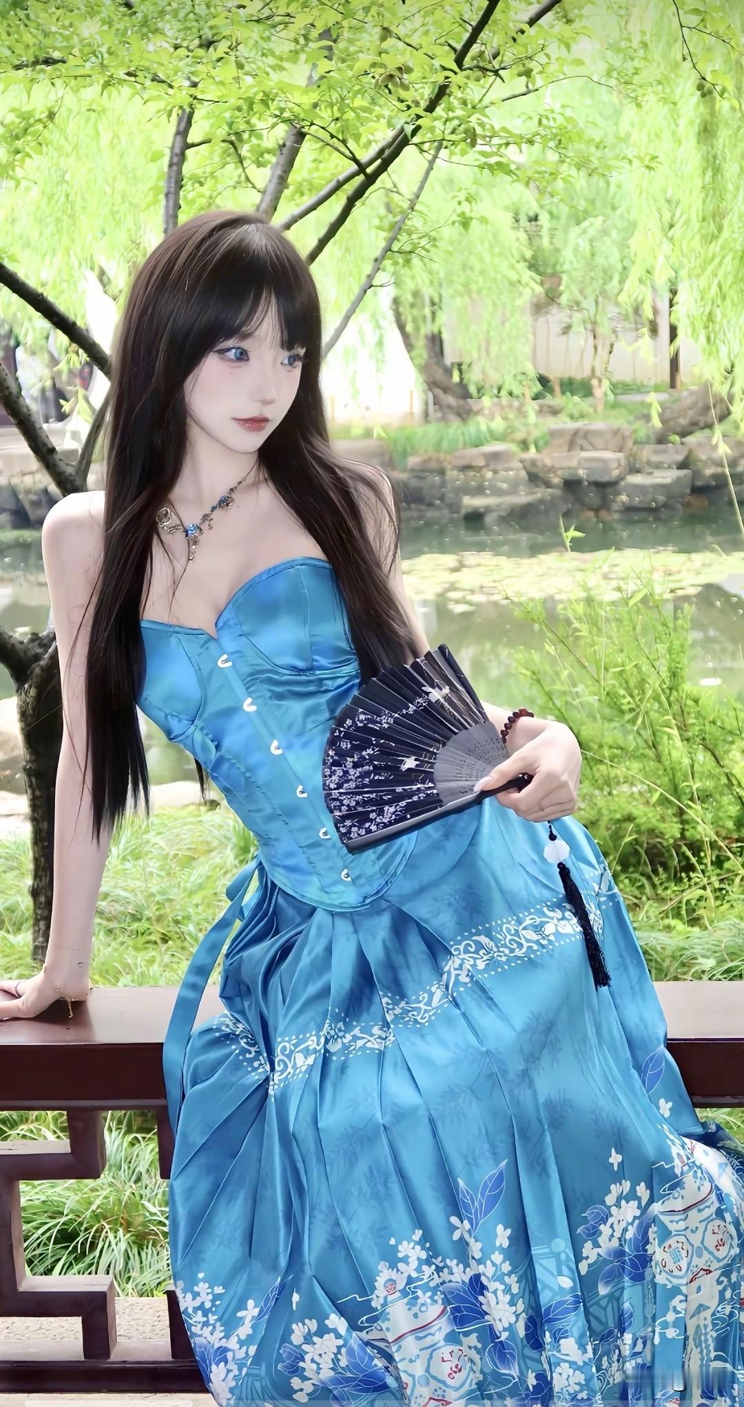 时尚街拍，看这组照片小姐姐的颜值绝对可以当广告代言了