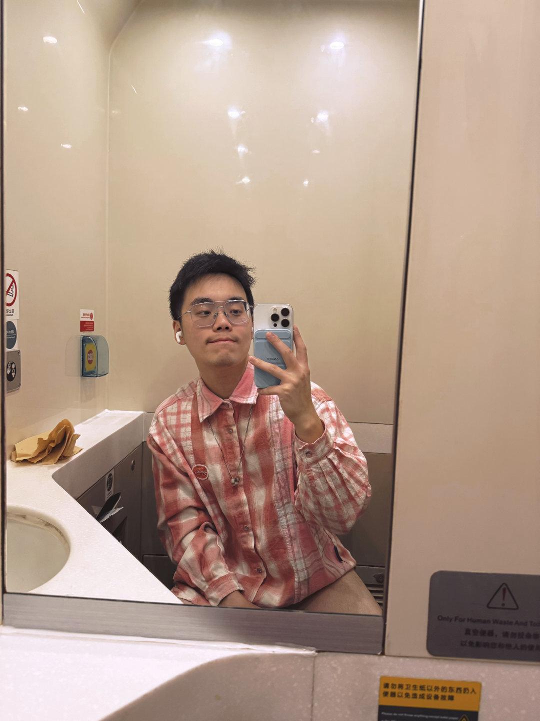 宿醉一晚上清醒发现更新了坐标疑似被拐卖。 ​