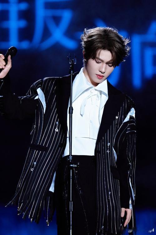 #李昊[超话]#  
每一次掌声响起，都是对你努力的肯定。 
李昊，你值得所有的鲜花和喝彩！#李昊# ​