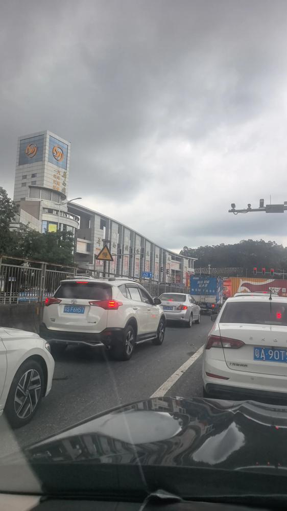 斯诺克英国公开赛爆大冷！世界前16仅剩2人晋级16强。
截至9月3日，丁俊晖1-4不敌排名71位的乌克兰选手，全场只打出一杆50+，对手轰出三个50+。卫冕冠军墨菲、世界第二罗伯逊、名将马克·威廉姆斯全早早出局。
本届赛事是盲盒式随机抽签，没有种子保护，决赛前全是7局4胜短局制，几乎不给高排名名