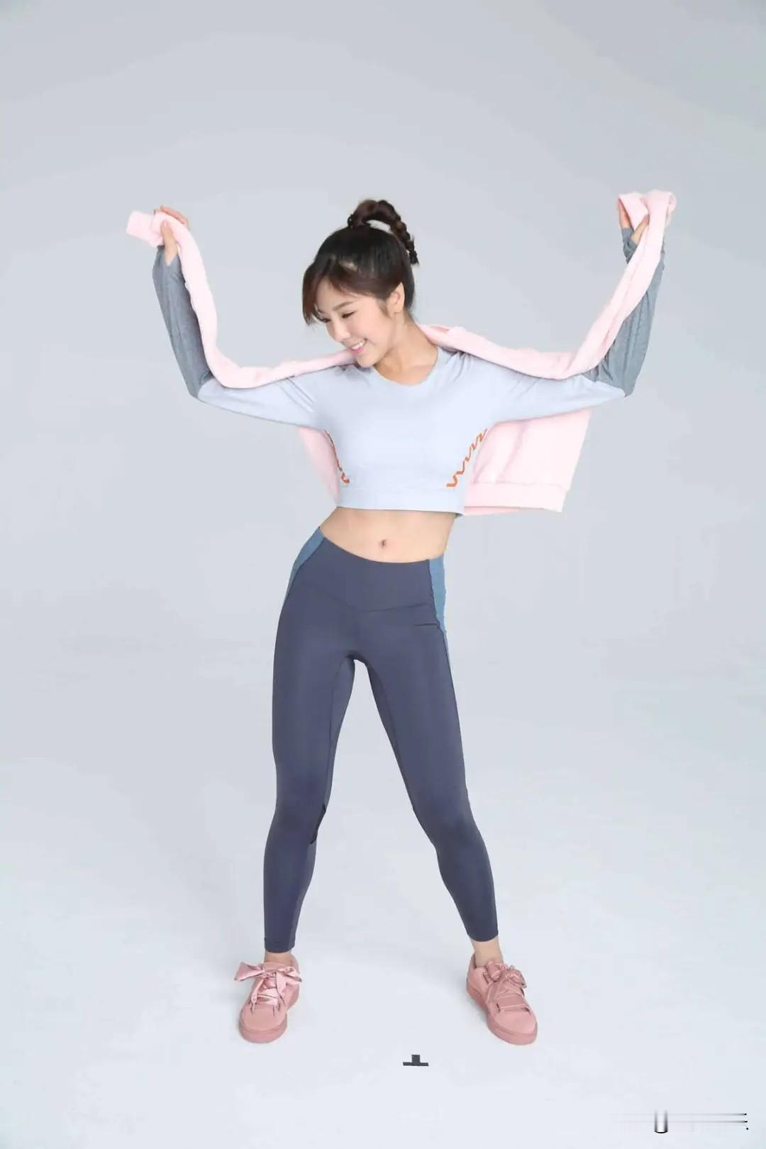 赵奕欢穿瑜伽裤，圆润壮硕，“宅男女神”变“健身狂人”