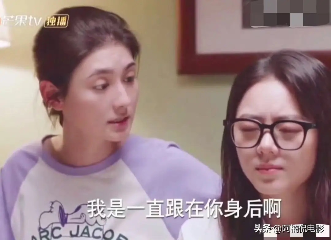 《少年派》里邓小琪一角分由两位演员饰演，第一季王玉雯塑造的版本，是灵动甜美的傲娇小公主，少女感十足，贴合校园校花人设。第二季韩沛颖接棒出演，整体气质却显得成熟显老，面相还自带几分刻薄感，和前期娇俏的角色设定反差极大。前后两版演员外形气质差距明显，也让不少观众很难代入后续的角色剧情 ​