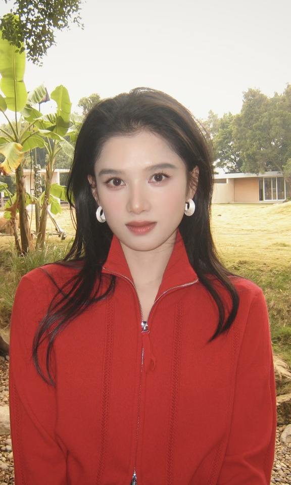 穿红衣的张婧仪，简直是妈咪！