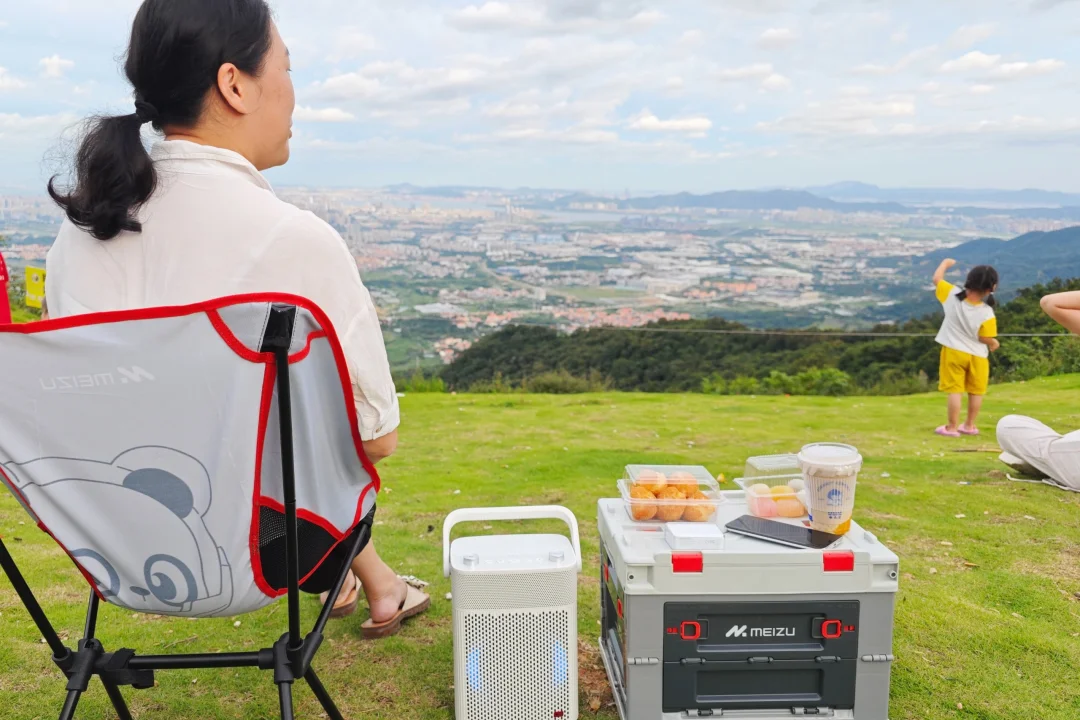 精致小巧，魅族随行移动电源，出行好物