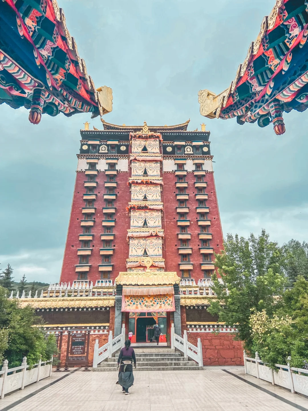 从惊讶，到惊艳｜甘南小众景点，楼高九层！