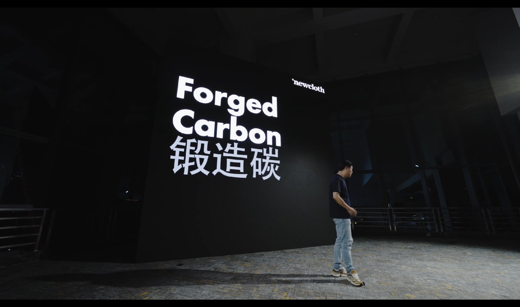 newcloth iPhone 18 Pro系列新壳用锻造碳镜头圈+曲面坡度凸起过渡，也终于有一体相机键了

而且17Pro这代可以直接用18Pro的壳，可以[捂嘴哭] ​