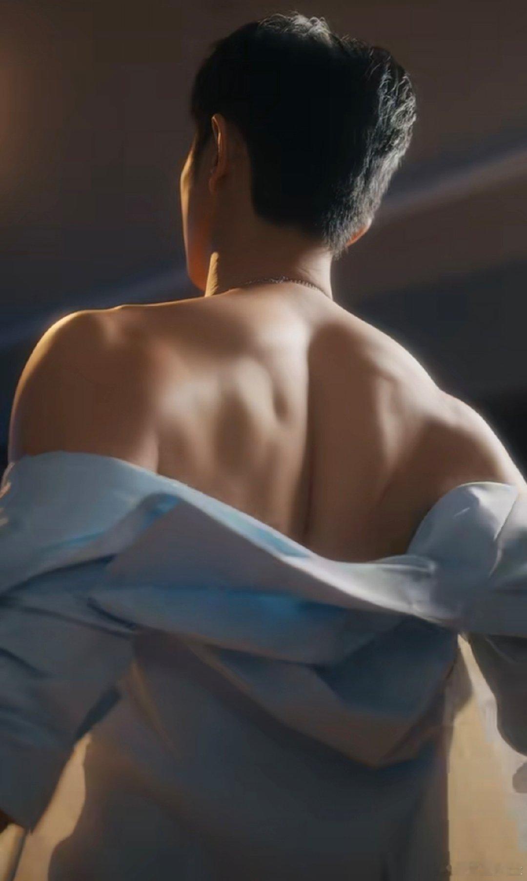 #王凯沐[超话]# #禁止闪婚雾散归栖时#

意不意外，惊不惊喜！大家爱这样的#王凯沐 宋医生吗？反正我是爱了

​
