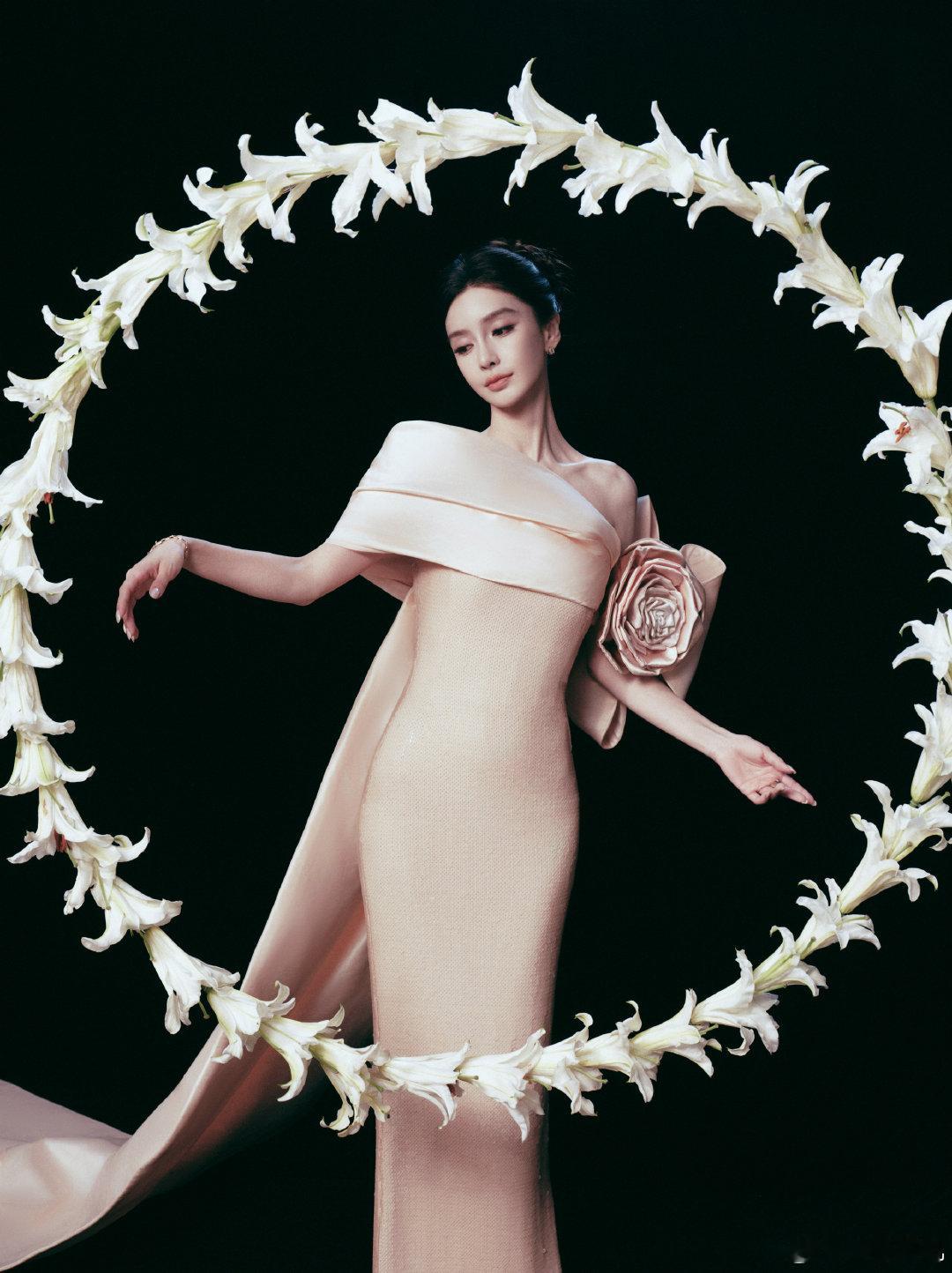 #angelababy[超话]#[干饭人]#杨颖# 

“𝑌𝑜𝑢 𝑎𝑟𝑒 𝑡ℎ𝑒 𝑜𝑛𝑒 𝐼'𝑚 𝑠𝑡𝑖𝑙𝑙 𝑖𝑛 𝑙𝑜𝑣𝑒 𝑤𝑖𝑡ℎ. 你是我褪去新鲜感仍然心动的人”

​
