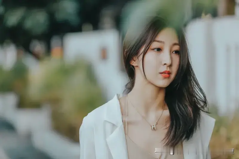 成孰性感，气质迷人