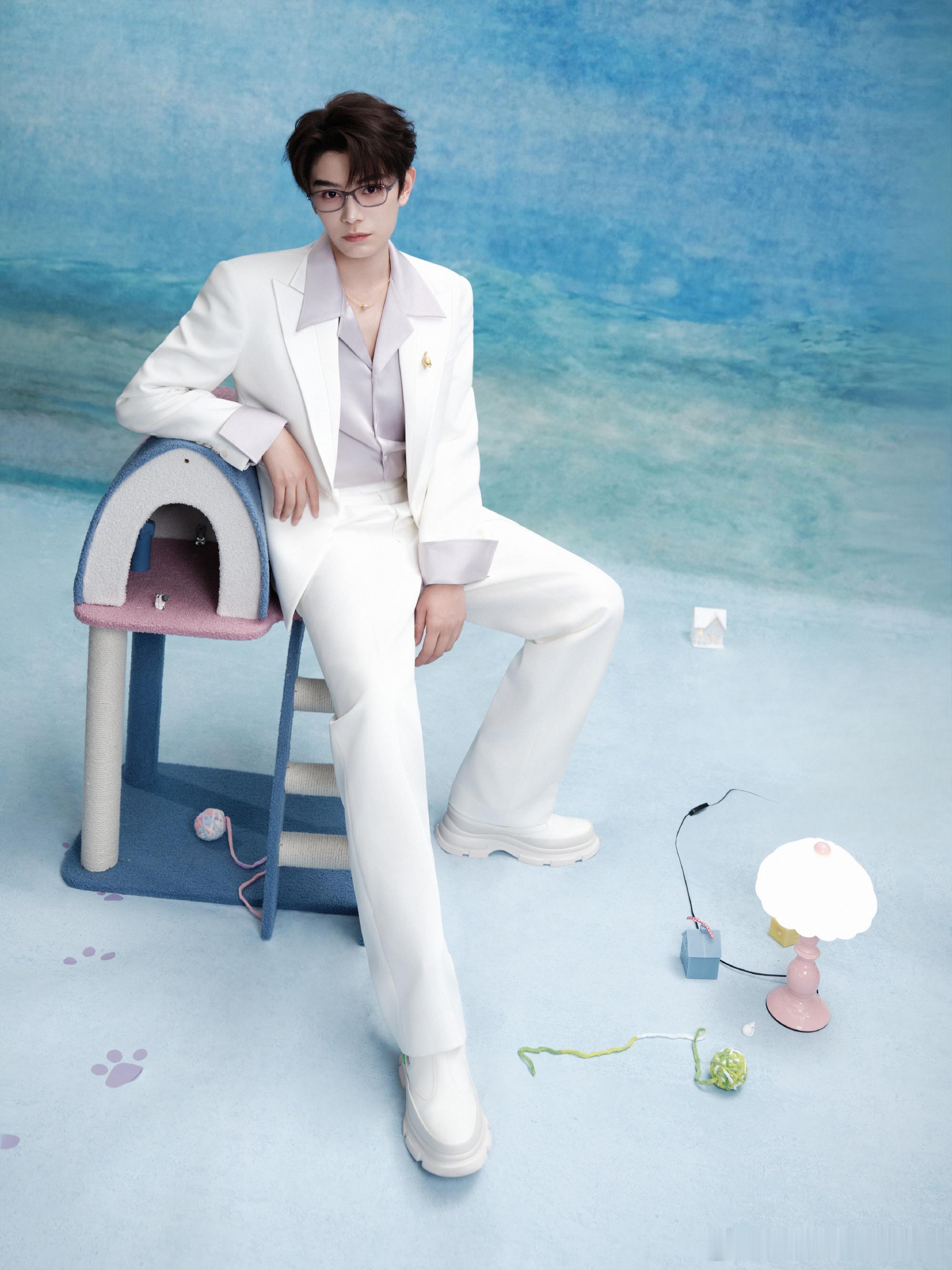 #丁禹兮[超话]##丁禹兮爱在无尽夏# dyx#丁禹兮沈言# 

你就像那明媚的阳光，照亮了我的内心。你就像一缕清风，搅动了我的心弦。



丁禹兮司宫令｜丁禹兮赵皑｜赵皑｜丁禹兮南部档案｜丁禹兮张海虾｜张海虾｜丁禹兮张海侠｜张海侠｜丁禹兮花开锦绣｜丁禹兮赵凌｜赵凌｜丁禹兮爱在无尽夏｜丁禹 ​