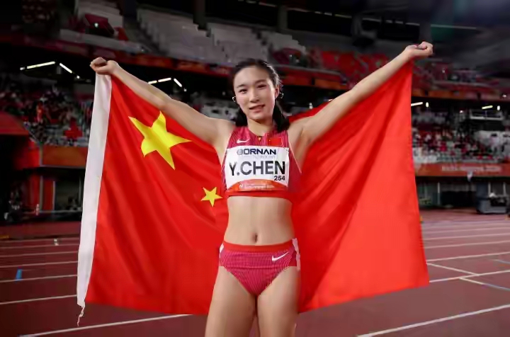 小孩姐陈妤颉的实力就是亚洲一流，世界三流。田径，尤其是百米短跑项目，亚洲人的身体素质有着天生的短板。黑人一流、欧洲二流、亚洲三流。