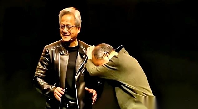赚了33亿美金，却成了全网最痛的“大冤种”。
2600亿美金的差价啊！换你，你今晚睡得着吗？
反正孙正义估计现在天天都在拍大腿。
2017年，他眼光真的毒，砸40亿抄底英伟达。那时候别人都觉得英伟达只是个“做游戏显卡的”，但他死磕AI绝对是未来。
牛不牛？太牛了。
结果呢？才捂了两年，卖了。
对外说