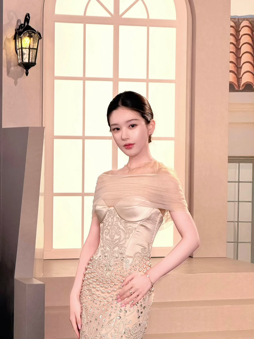 #赵露思[超话]#  live图伟大！
#赵露思# ​