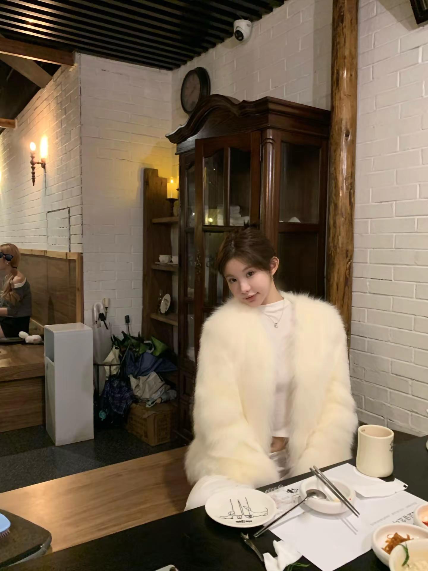 <p>笨蛋美女 <!--{img:0}--><!--{img:1}--...