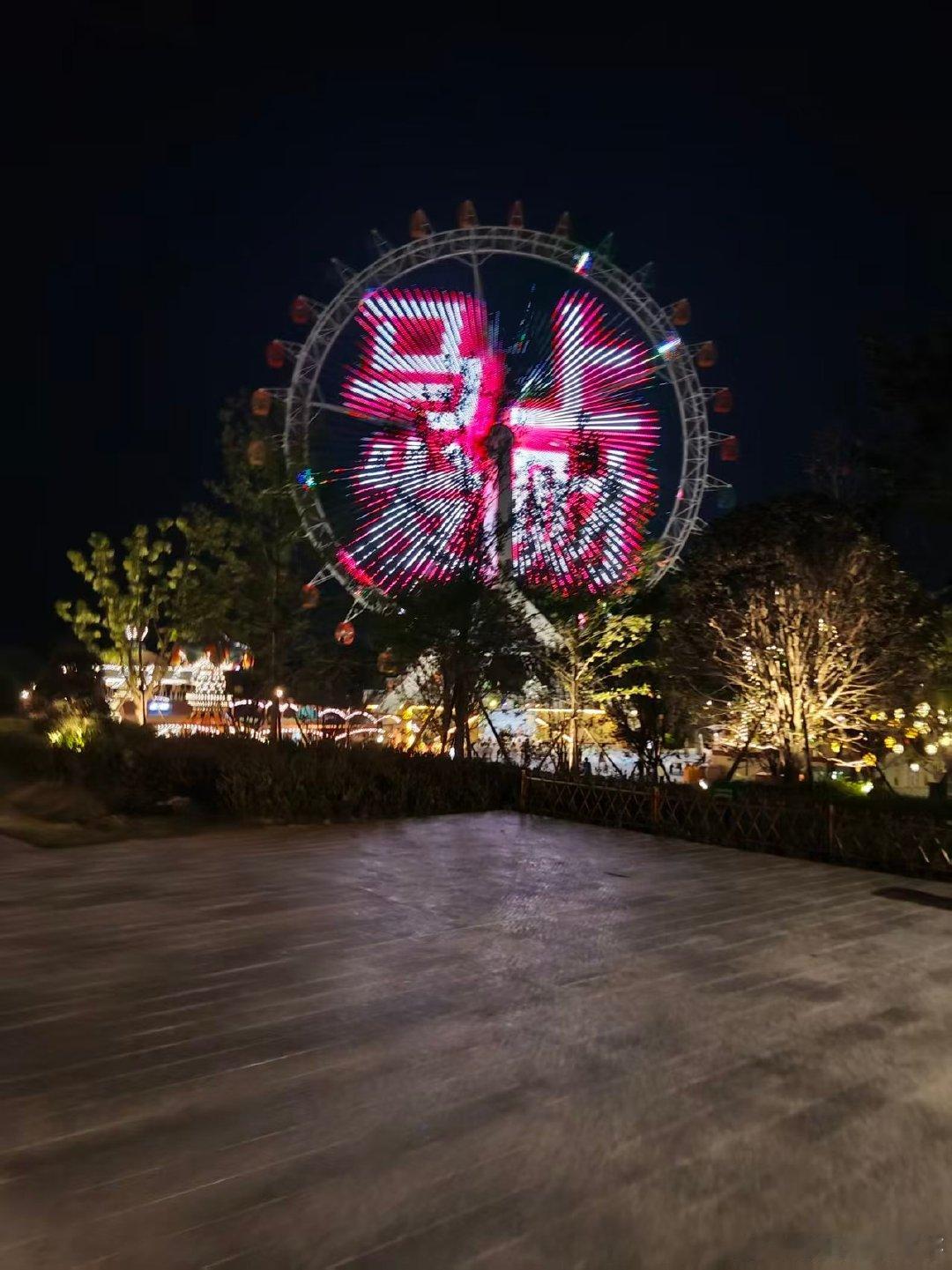 #荣耀RobotPhone #荣耀机器人手机 #揉脖Phone#游乐场[超话]# ​