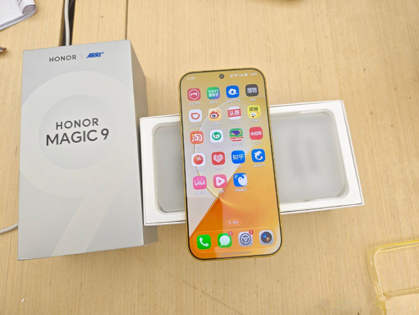 #荣耀Magic9# 爆米黄，实物图，好看吗  ​