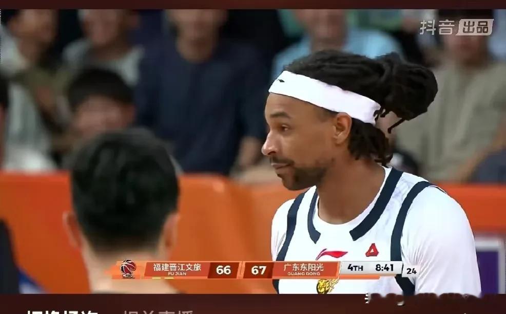 广东男篮客场91-93被福建队双杀，主要输在这4个人身上了。 1、胡明...