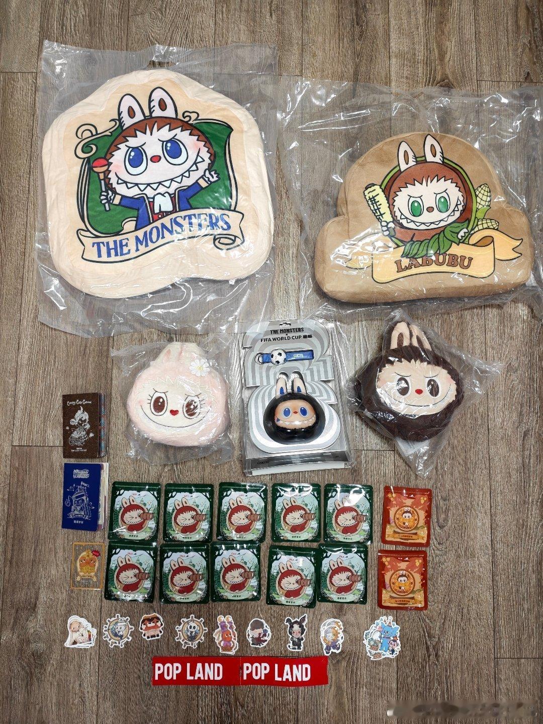 #肖战[超话]# 

战战这是我的战利品[坏笑][坏笑][坏笑]

这地儿不错，下次还去[偷笑][偷笑][偷笑]
（北京泡泡玛特城市乐园） ​