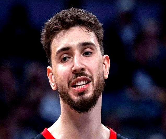 常规赛52胜，季后赛打得火热，火箭队却传出要动核心申京？    这消息...