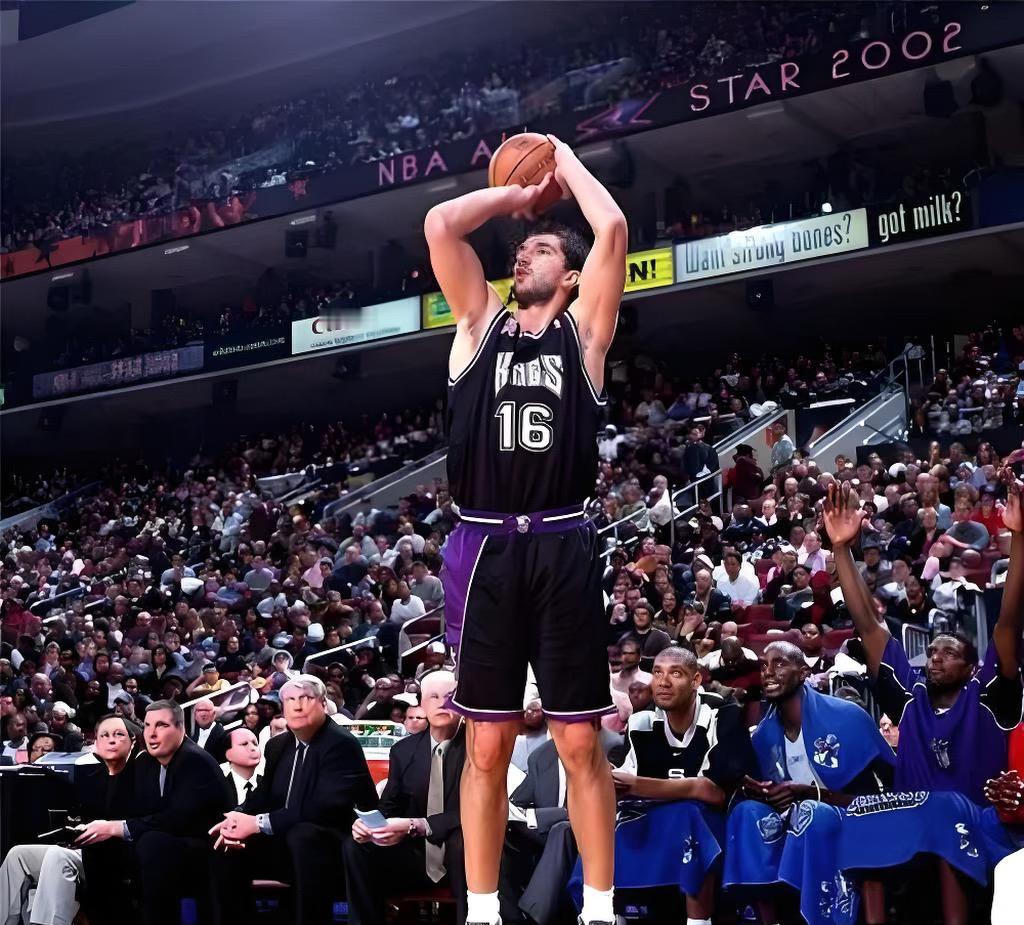 两代神射巅峰对决！佩贾vs克莱：谁才是NBA历史最强白人射手？  在N...