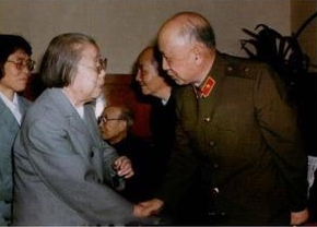 16岁的邓颖超当过钱学森的老师，晚年邓颖超和钱学森在一起忆起这段美好的往事。