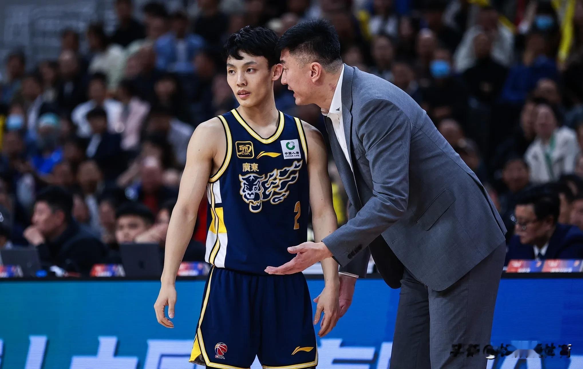 被杜峰气炸了，广东93-96不敌同曦，这场比赛领先17分被逆转杜峰的操...