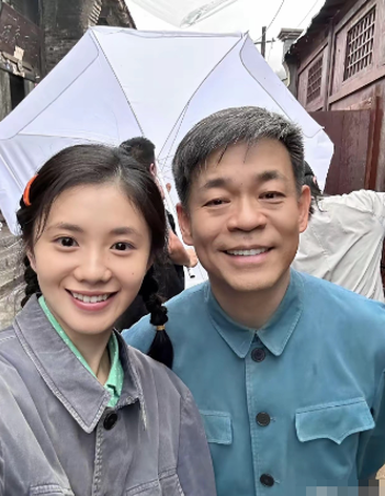 孙浩，引发热议。
58岁的孙浩，冲上热搜，没想到，刘浩存被造谣后，孙浩第一个现身评论区，一个细节透露出真实人品。
有些人红，不是没有道理的。

这两天，电视剧《主角》再次火了，这一次，不是因为演技，而是女演员韩沛颖深夜爆料，直接把所有人创飞了。

晚辈遇上风波受了委屈，他头一个站出来托底撑腰，不躲不