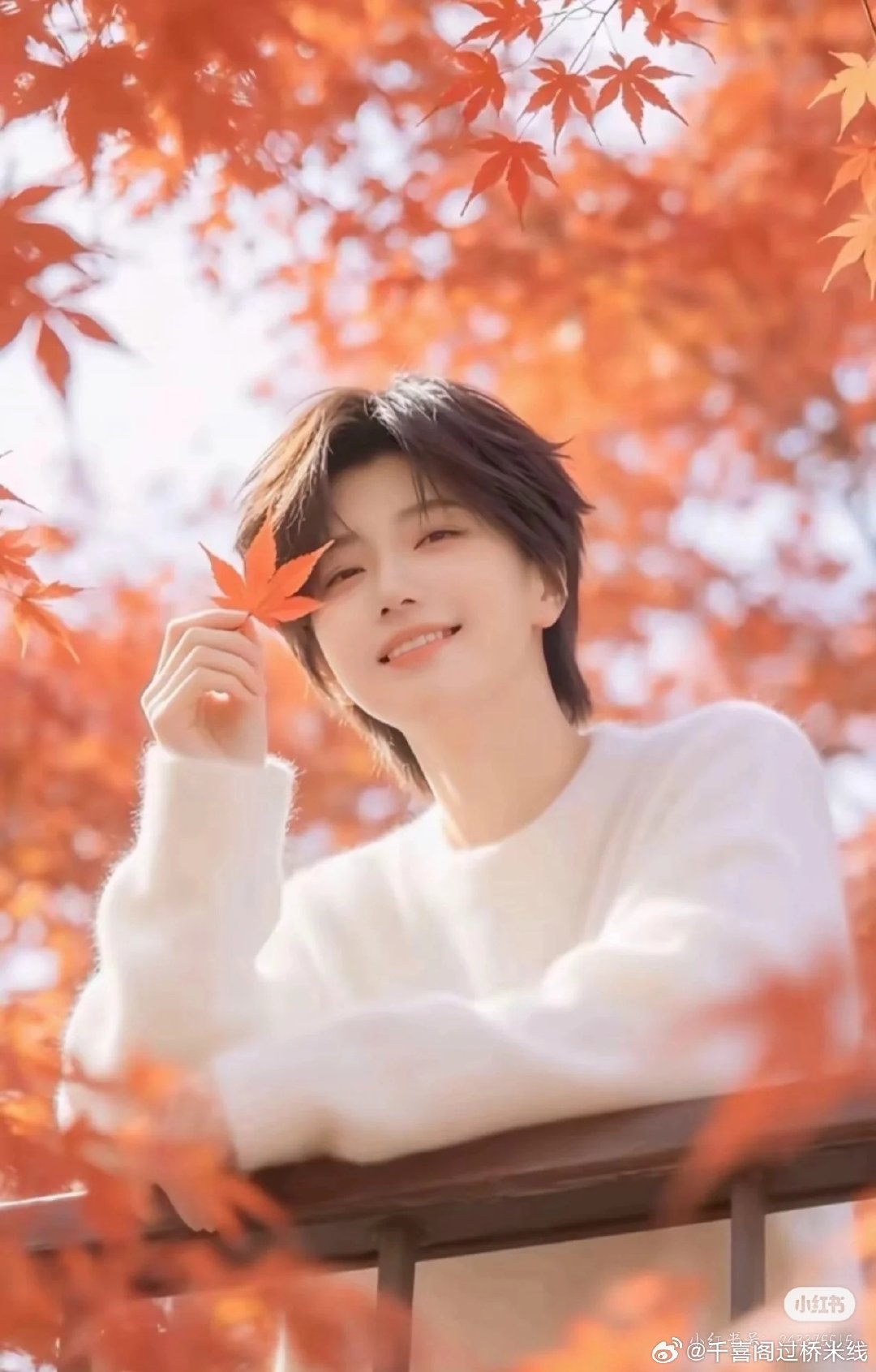 #云熠星河[超话]##和光签约新人# 
  🌌🌌 来认识一下和光新签约的艺人吧！两位老师要颜值有颜值🤩，要实力有实力👏，要身高有身高🙌🏻，入股绝对不亏！工作中他们认真敬业，生活中又超级有趣，反差感拉满💕。🌌🌌
​