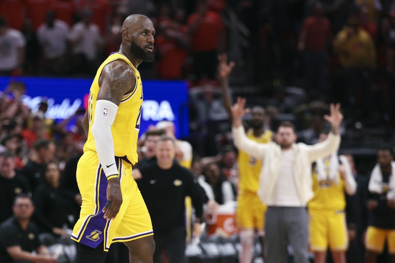 #东契奇##使用率##詹姆斯##NBA##数据#
上赛季常规赛使用率：东契奇37.3%最高，詹姆斯第20季后赛升至第9

数据媒体Extra列出25-26赛季常规赛使用率排名：

东契奇以37.3%高居第一，杰伦·布朗35.6%第二，伦纳德33.3%第三，亚历山大32.8%第四，文班亚马32.4%第五。

詹姆斯常规赛使用率27.3%排名第20。但 ​