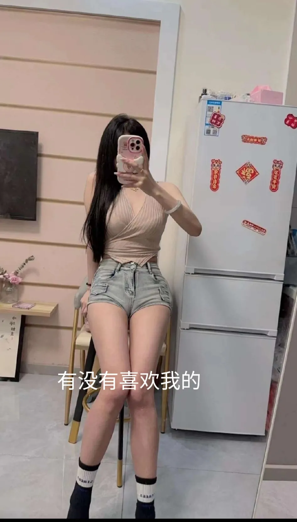 自拍时拍出美美的照片，再配上清凉又时尚的穿搭，那可真是棒极了！就像那位...