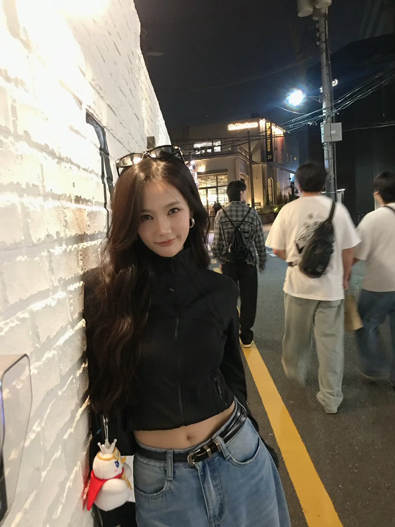 #李一桐美人余# 🧜🏻‍♀️#李一桐余梦# 
2026.10.7 | 📷更新
🖤

​