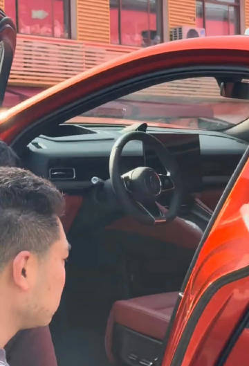 问界M6内饰曝光，整体布局和问界M7类似<br /><br />方向盘...