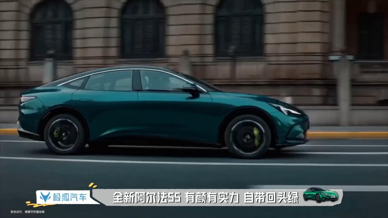 小蓝灯太亮眼，极狐新S5越看越上头 对于热衷追踪新能源车动态的朋友们而...