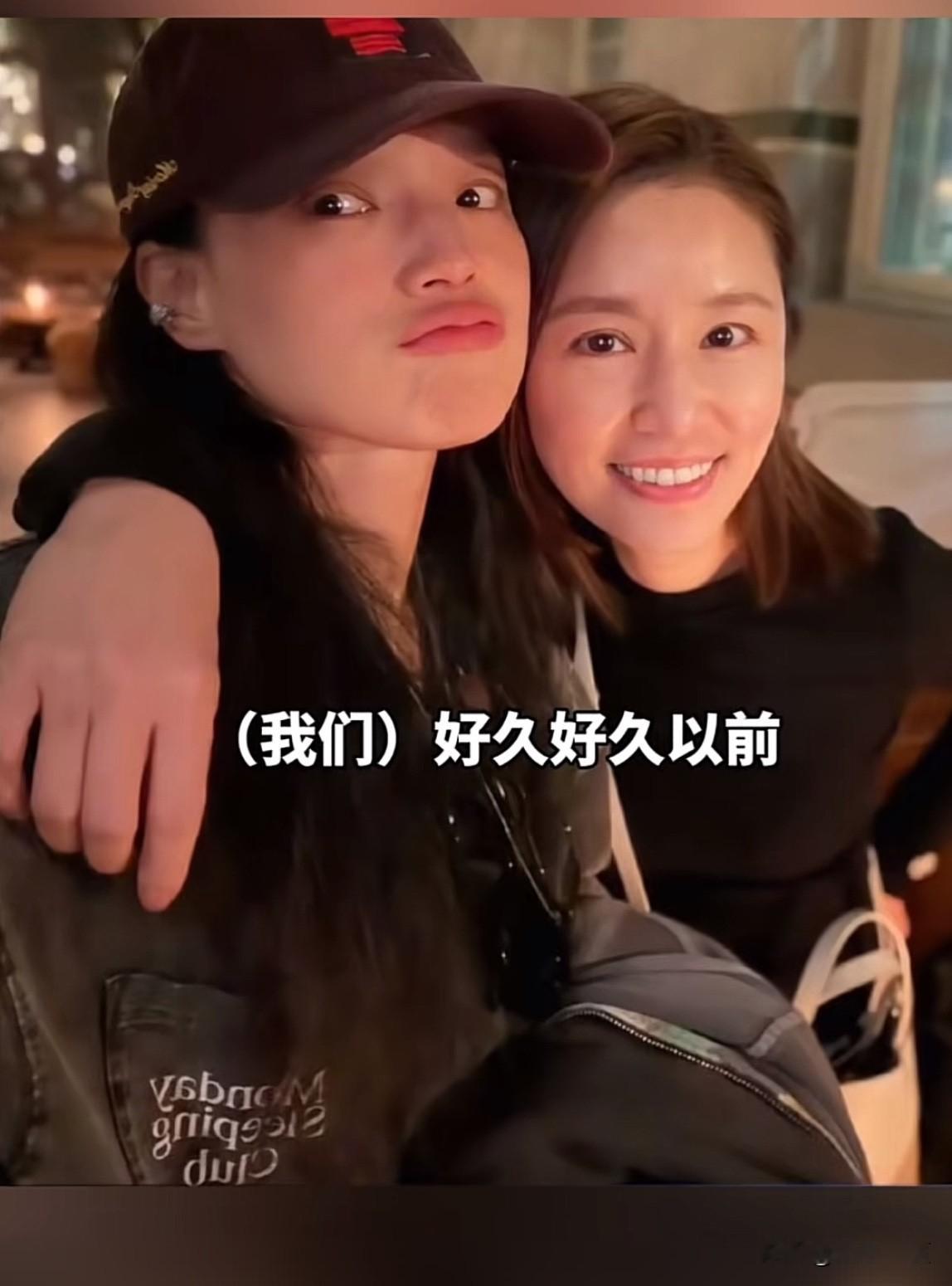 林心如说“我和舒淇好久好久以前就认识了，还没出道得时候，我们是同一个模特经纪公司。我第一次看到她在公司，头发超级长，还时候还叫本名林丽慧，所以我叫她小慧慧比较多。”

林心如和舒淇在17岁时就认识了，两人友情已经三十多年了。舒淇是林心如巴厘岛婚礼的伴娘，两人常年结伴旅行、家庭聚会，是圈内公认的多年闺