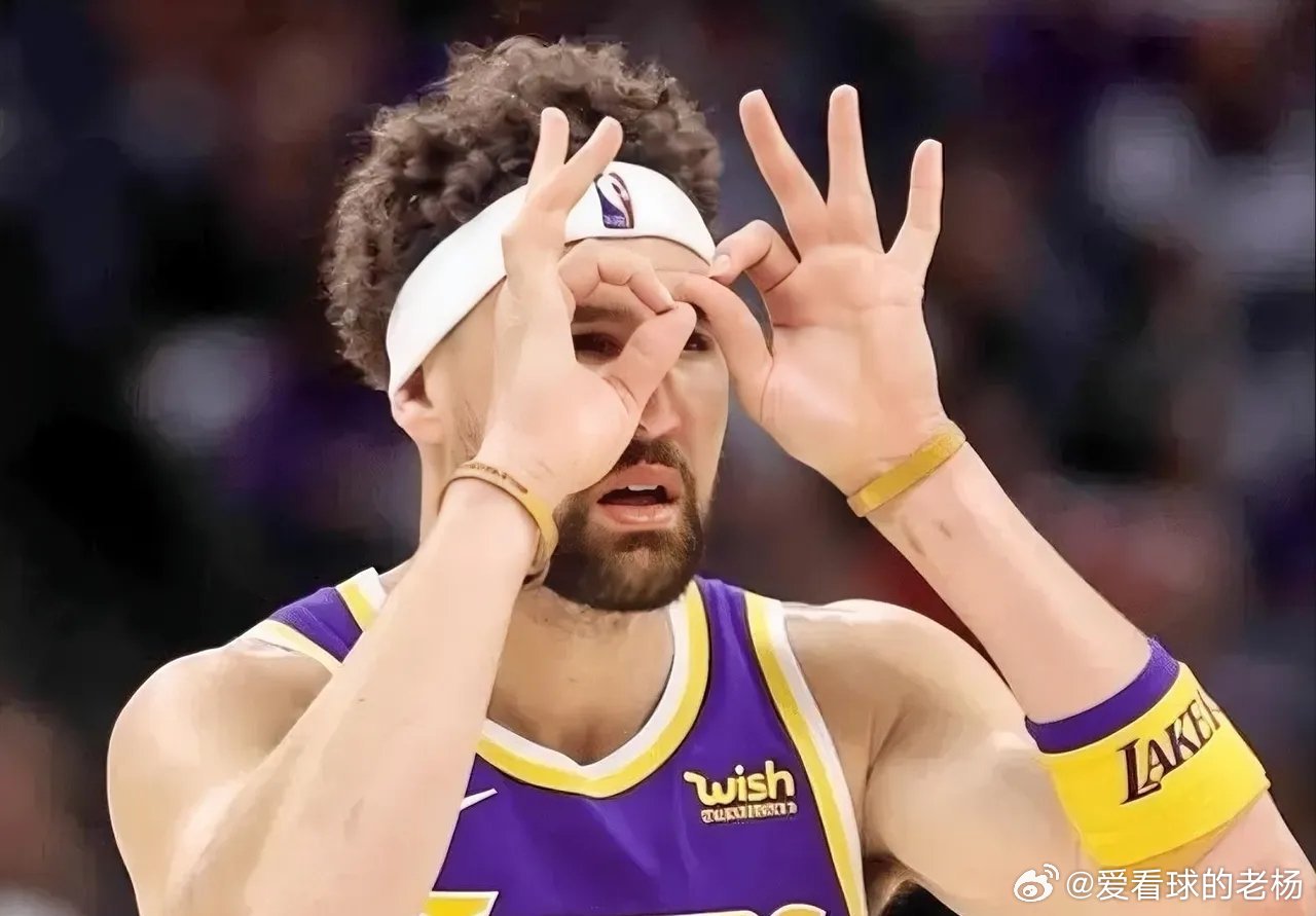 独行侠兜售汤普森icon，湖人icon成最大下家！  据NBA记者Ev...