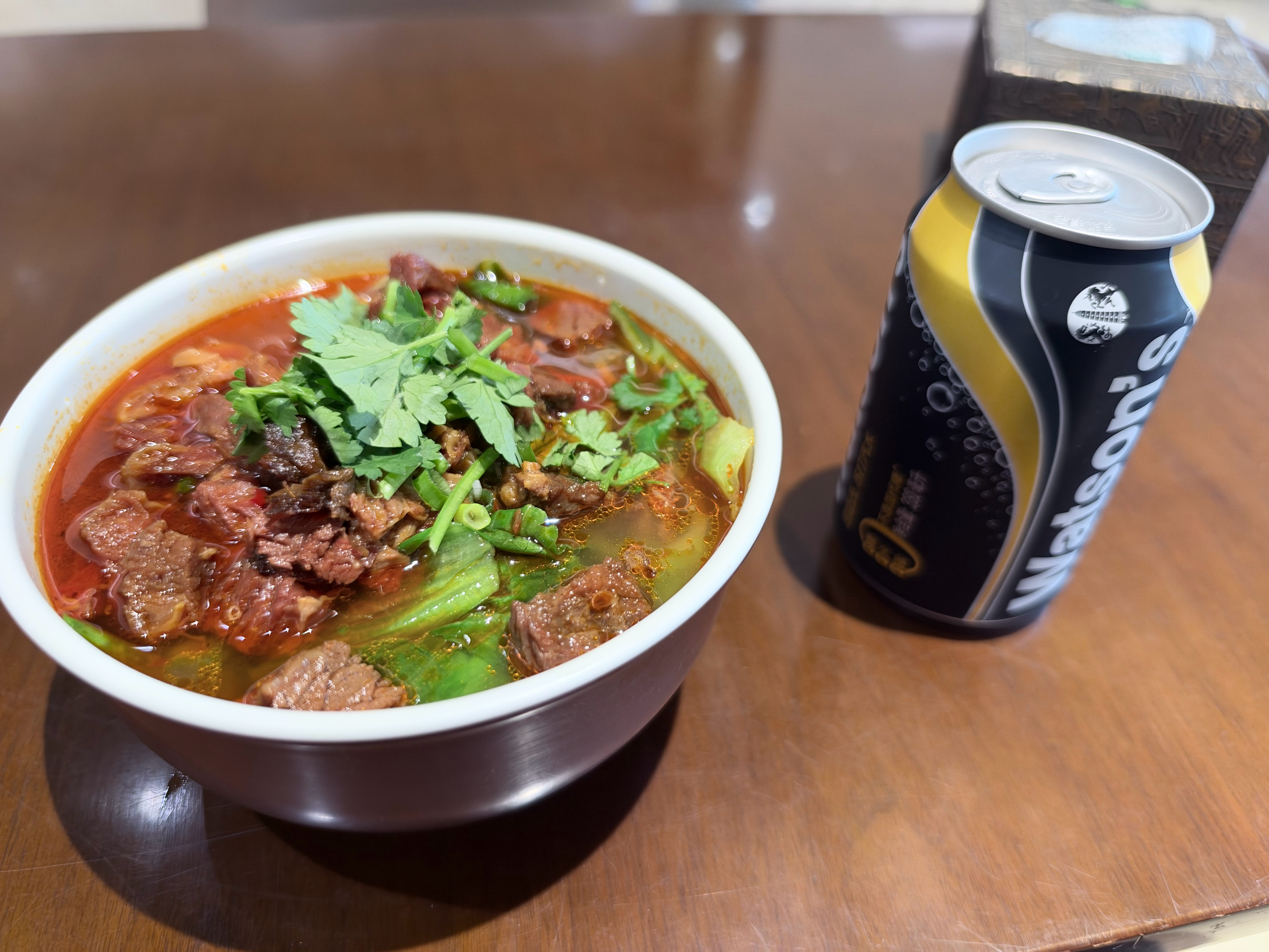 早啊～酒店早餐很一般，休息室再来碗粉（真不是我馋） ​​​
