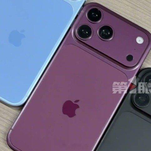 美版iPhone出现断网故障！国行用户可以放心
 
苹果确认，部分美版特定iPhone机型会突发断网，状态栏显示SOS，蜂窝通话、短信和移动数据全部失效，只能连接Wi-Fi使用。故障只出现在AT&T运营商网络的机型上。
 
苹果推送iOS更新，只能阻止故障继续扩散，已经损坏的设备无法靠软件修复，官方承诺给受影响 ​