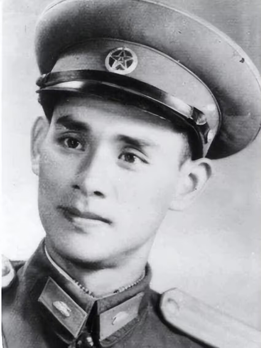 1946年，南泉阻击战结束后，“神枪手”魏来国被山东军区授予“射击英雄...