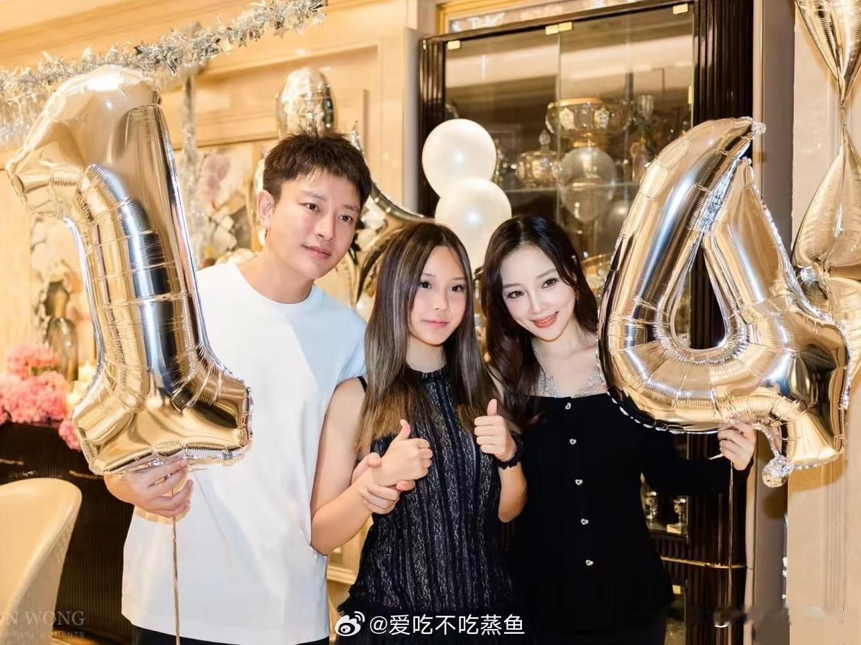 贾乃亮为了女儿，再次与前妻同框，甜馨14岁生日宴现场，一家三口人又团圆了 ​